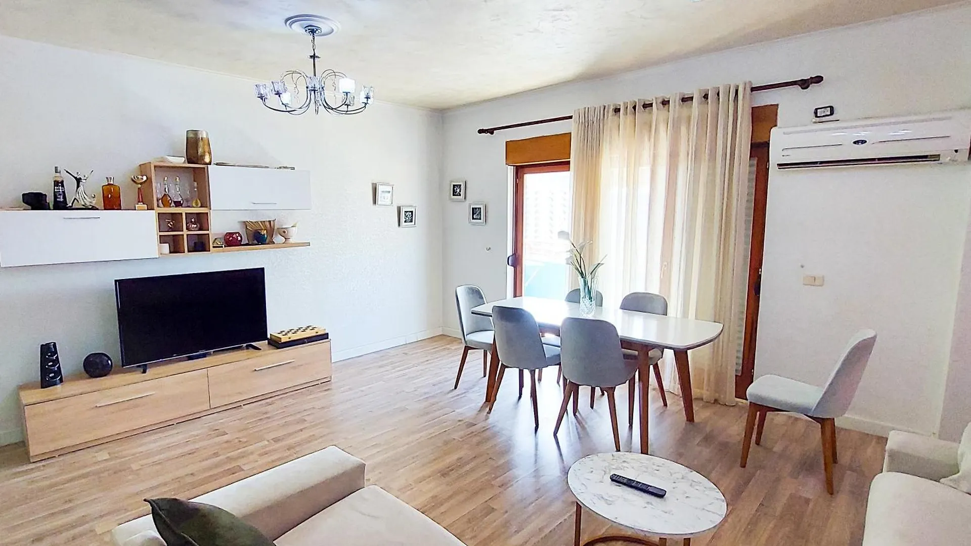 Penthouse Of Downtown Apartment Tirana